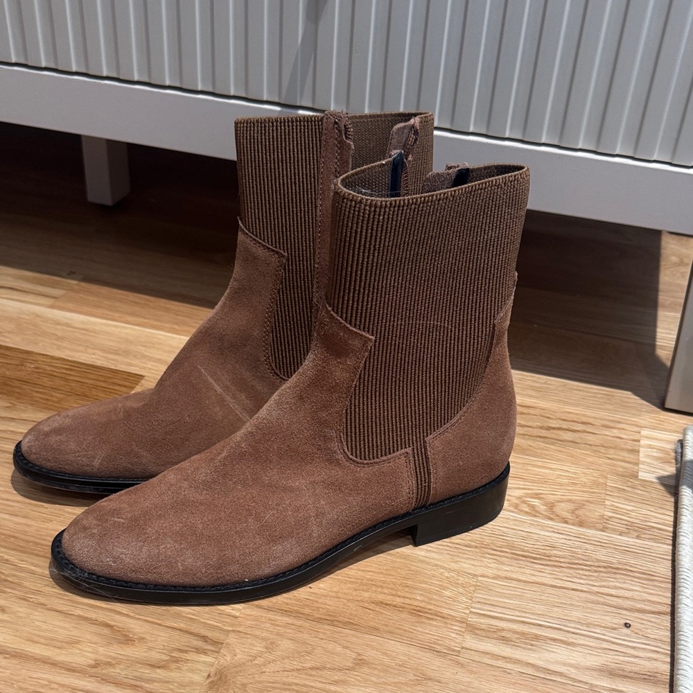 Dolce Vita Gineva Ankle Boots in Suede